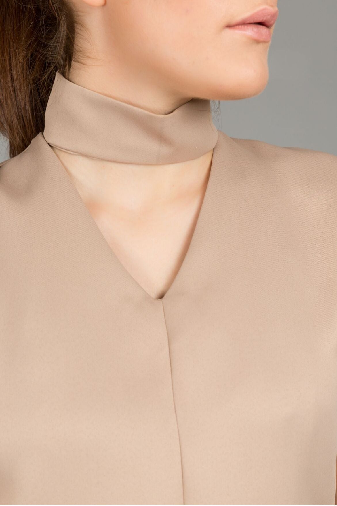 Blouse with high neck and V cleavage