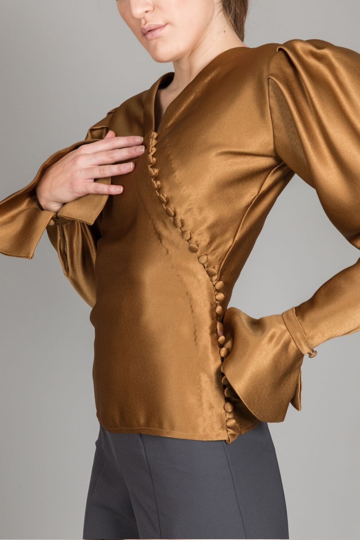 Blouse with buttons