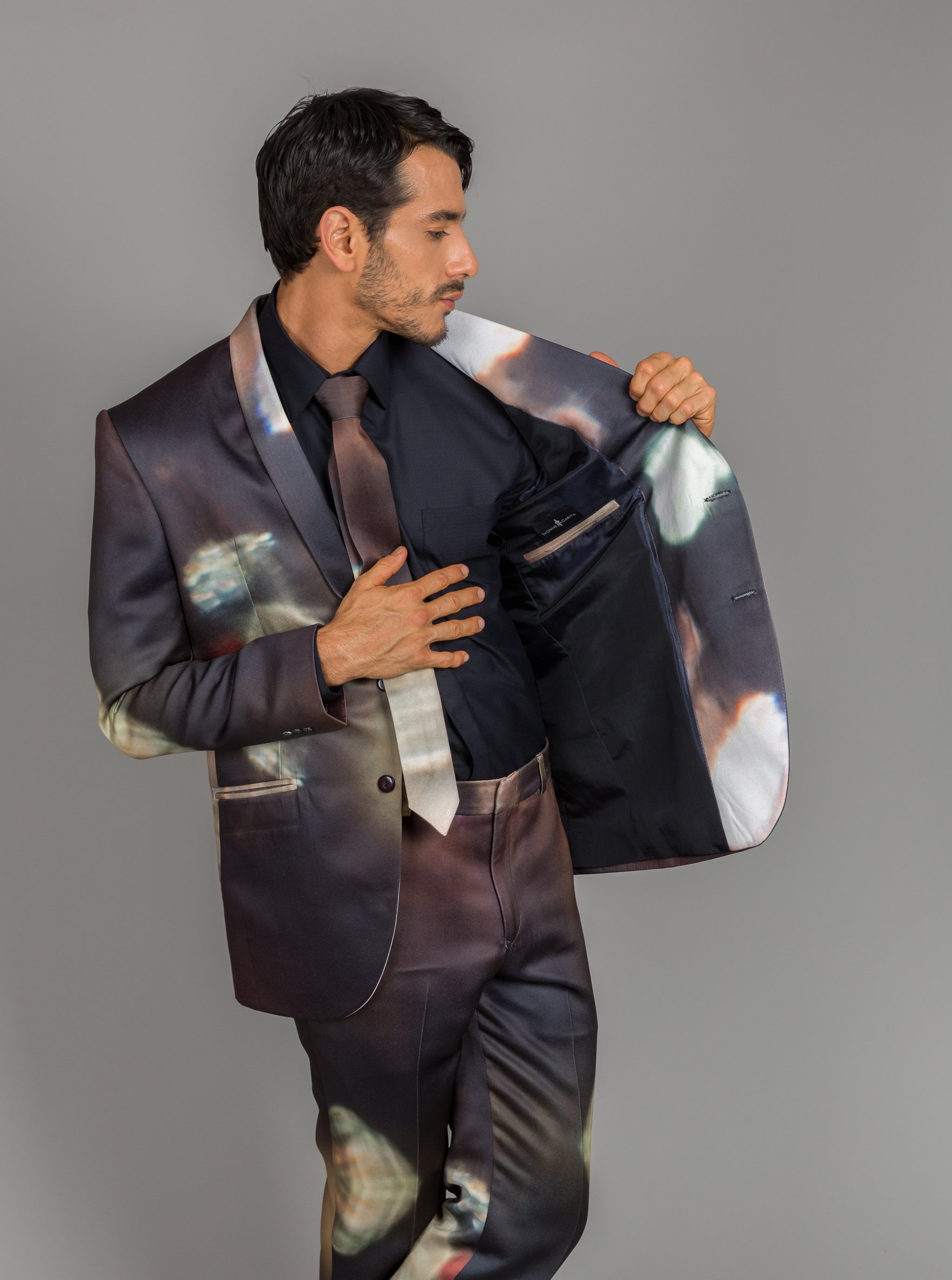 Print suit in reflection